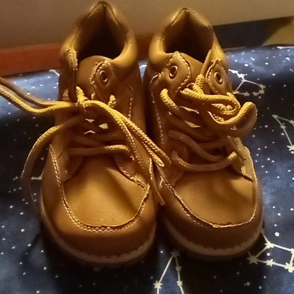 Shoes - Picture 2 of 4